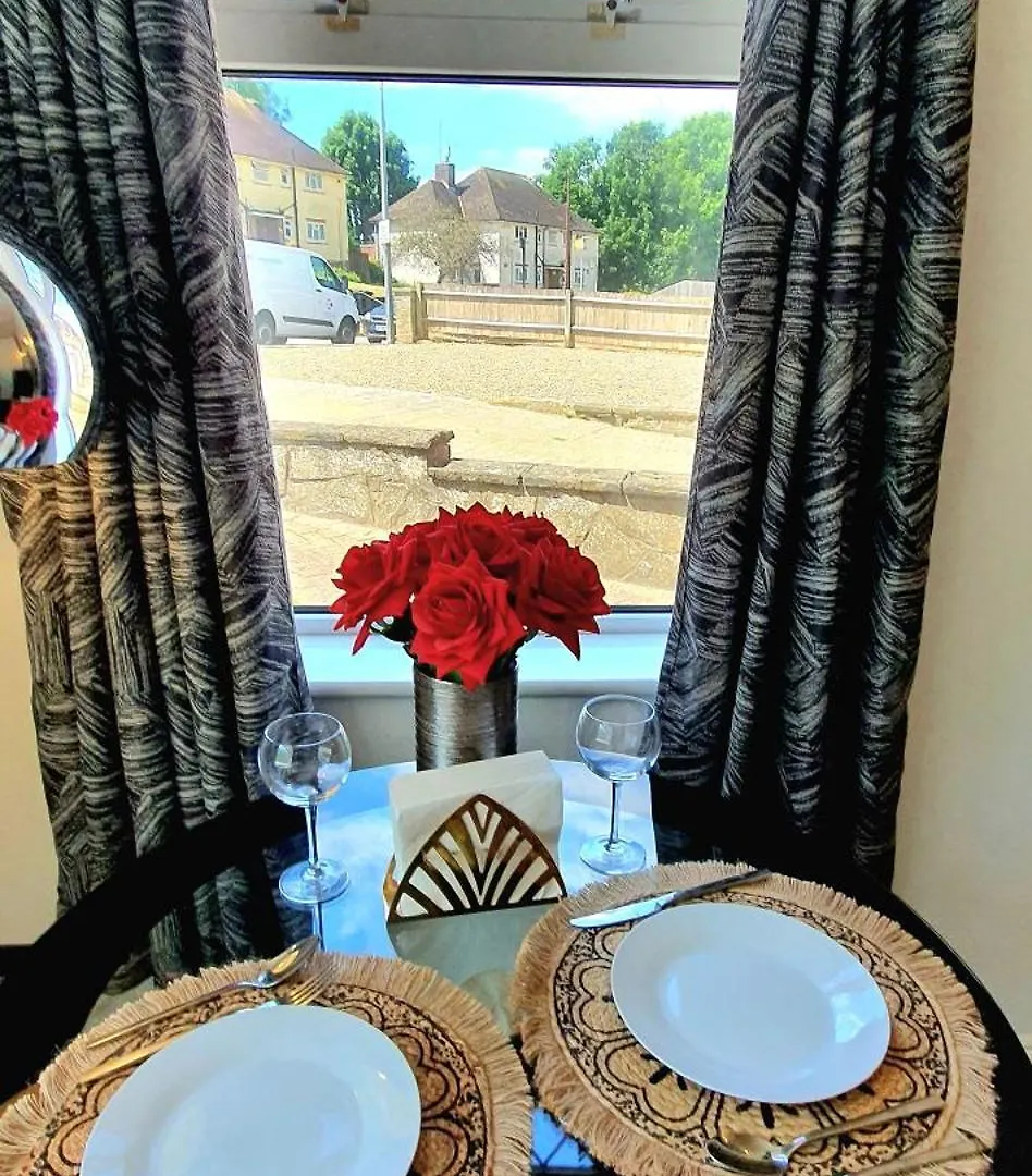 Rose Homestay Brighton - Free Parking Ensuite Studio Room Near Brighton Uni 0*,  United Kingdom