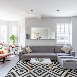  Apartment 2 Bedroom With Sofa Bed In United Kingdom