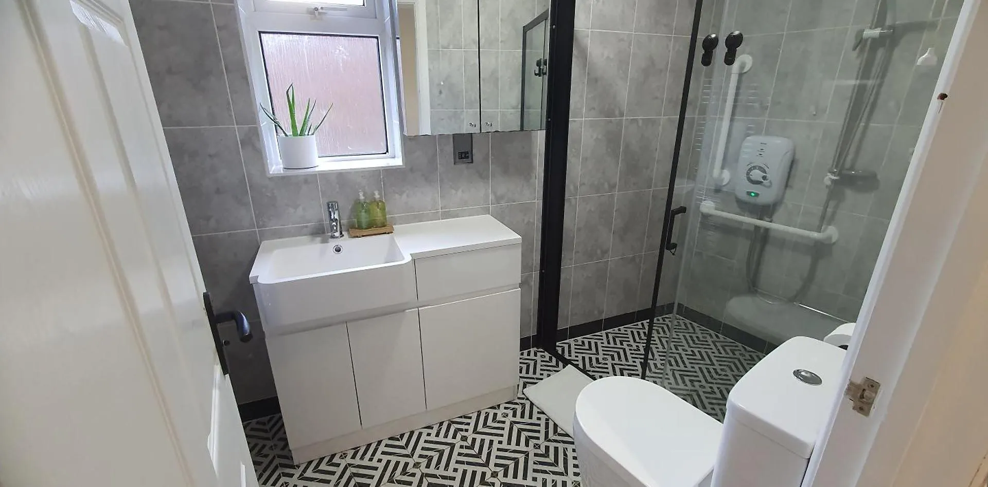 Rose Homestay Brighton - Free Parking Ensuite Studio Room Near Brighton Uni 0*,  United Kingdom
