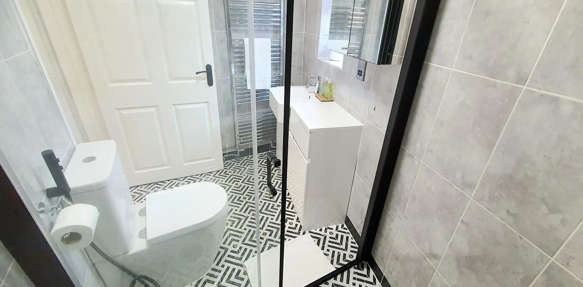 Rose Homestay Brighton - Free Parking Ensuite Studio Room Near Brighton Uni