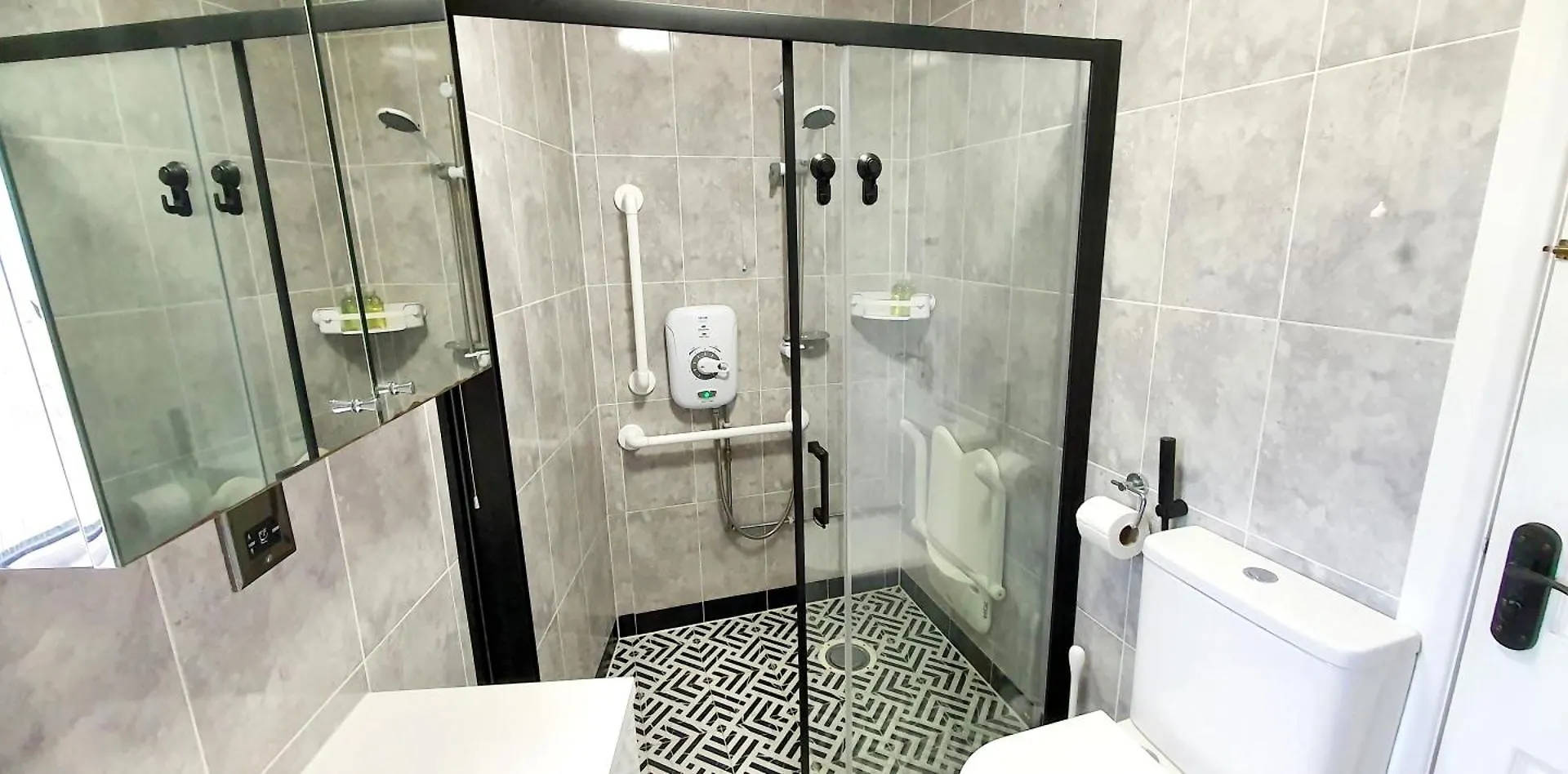 Rose Homestay Brighton - Free Parking Ensuite Studio Room Near Brighton Uni