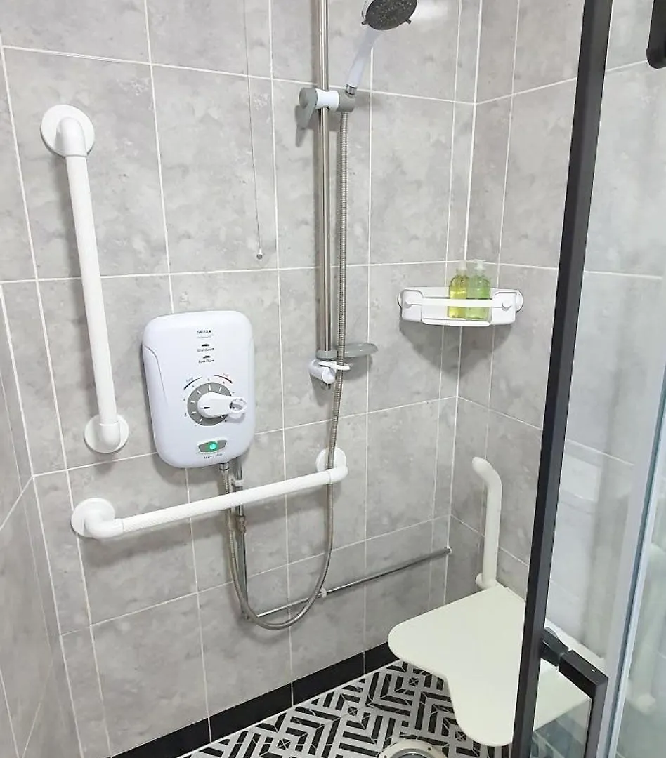 Rose Homestay Brighton - Free Parking Ensuite Studio Room Near Brighton Uni